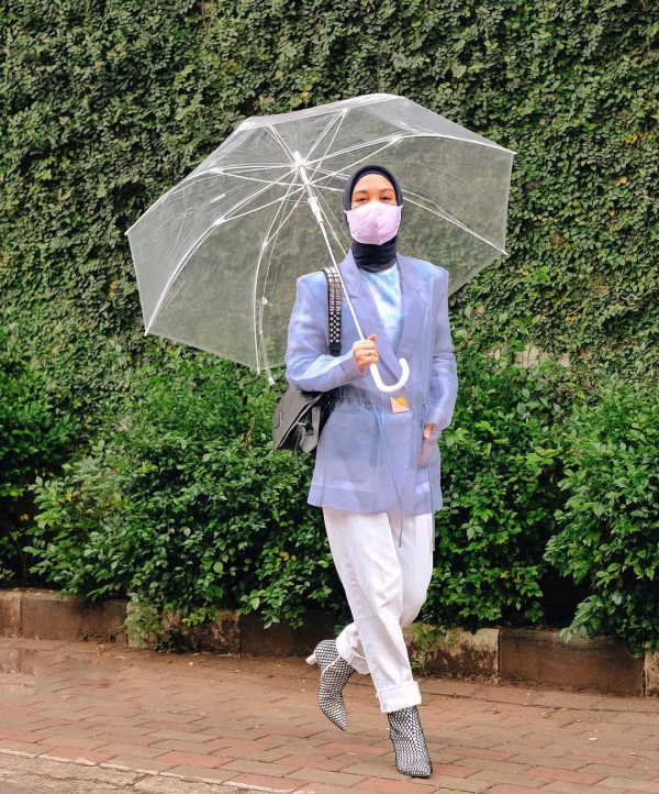 7 Fashion Item Buat Hijabers Biar Tetap Kece saat Musim Hujan