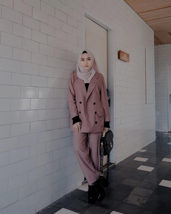 7 Fashion Item Buat Hijabers Biar Tetap Kece saat Musim Hujan