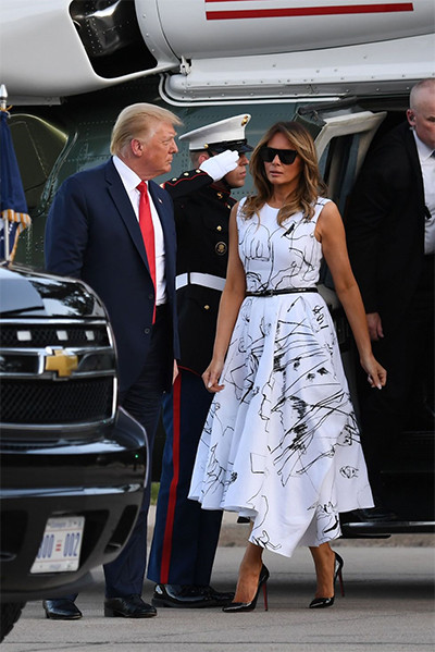5 Gaya Busana Melania Trump yang Modis Selama Jadi Ibu Negara