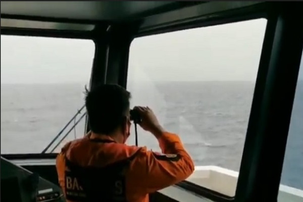 Heli-Kapal Dikerahkan Cari 2 Polisi Pengawal Cabup Banggai Laut dan Tim Sukses yang Hilang