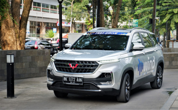 Smart Technology SUV dan Fitur Canggih Identitas Wuling Almaz