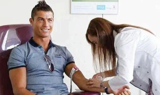 Tajir Tapi Dermawan! 22 Alasan Fans Begitu Mencintai Cristiano Ronaldo