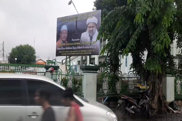 Selain Petamburan, Spanduk Habib Rizieq Juga Menjamur di Daerah Ini
