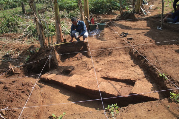 Diduga Pondasi Candi Sebelum Era Majapahit Ditemukan di Langlang