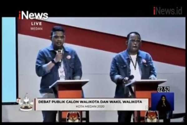 Hadiri Debat Terbuka Akhyar-Salman Kenakan Tengkuluk Melayu, Bobby-Aulia Bargaya Kasual Jeans