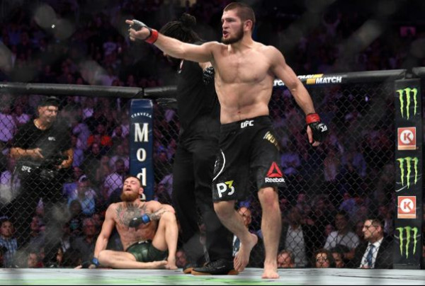 Khabib Nurmagomedov di Tengah Kepungan Petarung Hebat MMA