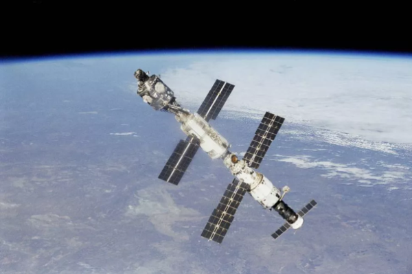 20 Tahun Beroperasi, ISS Itu Kotor dan Astronotnya Pernah Rebutan Toilet