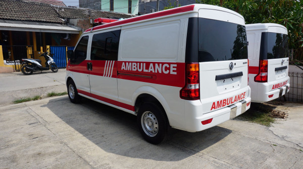 Gede, Serem, Kotak, tapi Kuat dan Lega, DFSK Gelora Emang Paling Cocok Jadi Mobil Ambulans dan Jenazah