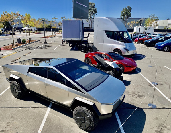 Mau Beli Pikap Listrik Tesla Cybertruck? Siapkan Rp1,8 Miliar Sekarang, Karena Indennya Sampai 2022!