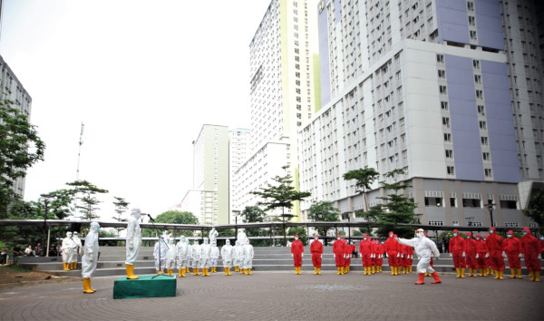 Gunakan APD, Pahlawan Covid-19 Peringati Hari Pahlawan di RSDC Wisma Atlet