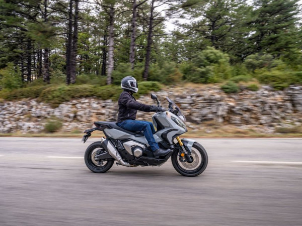 Honda X-ADV Generasi Kedua Diluncurkan, Fungsionalitas Bertambah, Tenaga Makin Liar