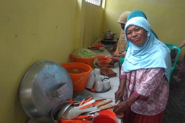Demi Pengungsi Merapi, Mereka Rela Pulang Dari Yogyakarta untuk Memasak