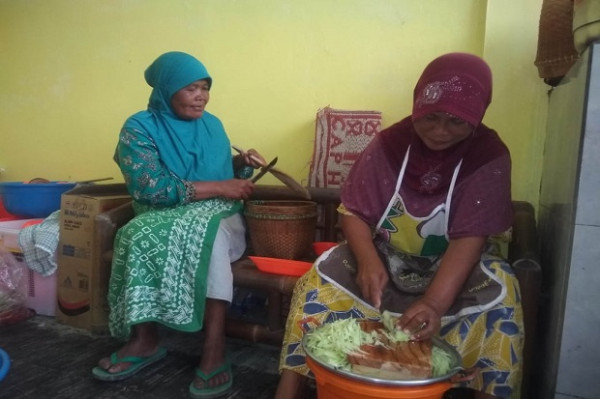 Demi Pengungsi Merapi, Mereka Rela Pulang Dari Yogyakarta untuk Memasak
