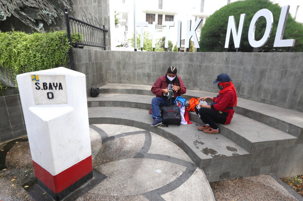 Prihatin Kondisi Bangsa, Seniman Ini Jalan Kaki Surabaya - Jakarta