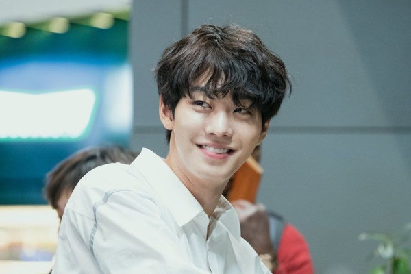Bintang-bintang Drama Korea yang Nyaris Debut dalam Grup K-Pop Populer