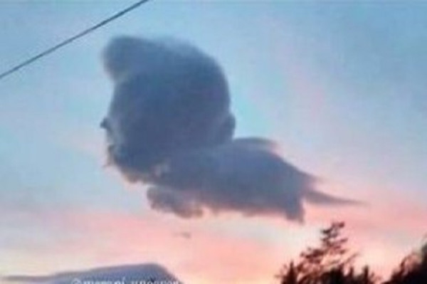 Warga Magelang Gempar, Ada Awan Mirip Semar di Atas Merapi