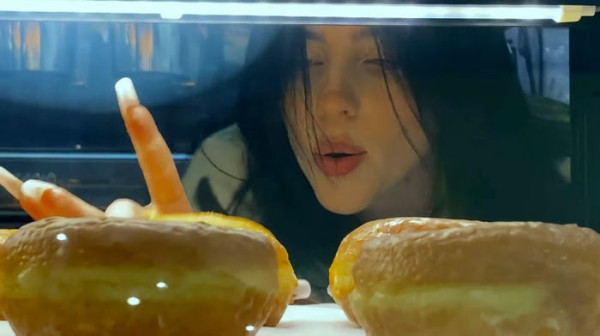 Billie Eilish 'Tampar' Lagi Orang Julid dalam Lagu Terbarunya, Kali Ini Pakai Kalimat Filsuf
