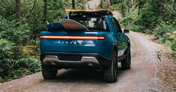 Ngapain Bayar Lebih, Nih Rivian R1T yang harganya Cuma Setengah dari Harga Tesla Cybetruck