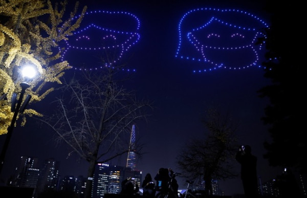 Ratusan Drone Menyala di Langit Seoul, Beri Harapan Hadapi Covid-19