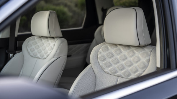 Hyundai Akhirnya Temukan Jawaban Kenapa Interior Mobil Mewahnya Bau Kaos Kaki Bekas
