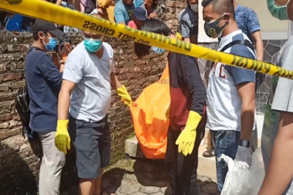 Mayat Wanita Dalam Karung dan Ceceran Darah Ditemukan di Rumah Kontrakan