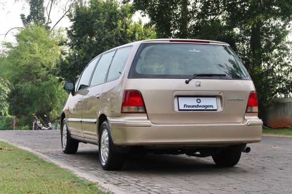Honda Odyssey Warna Champagne yang Culun tapi Menggemaskan!