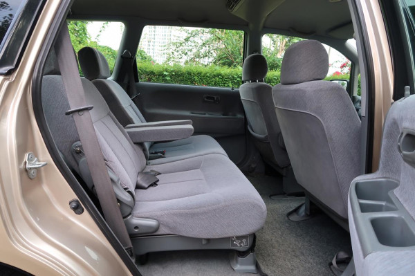 Honda Odyssey Warna Champagne yang Culun tapi Menggemaskan!