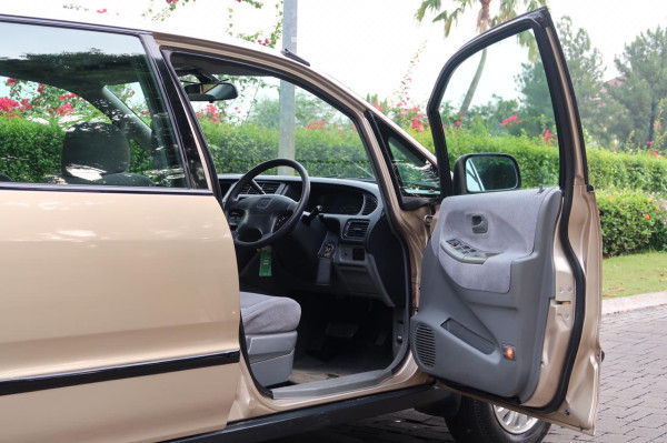 Honda Odyssey Warna Champagne yang Culun tapi Menggemaskan!