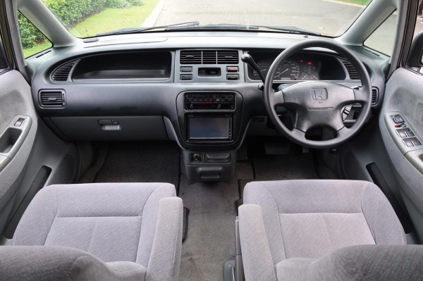 Honda Odyssey Warna Champagne yang Culun tapi Menggemaskan!