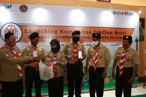 Bank DKI Ajak Pramuka Jaksel Peduli Lingkungan dengan JakOne Artri