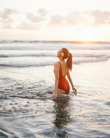 Anya Geraldine Pose Pakai Swimsuit, Netizen Jadi Cemas