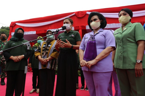 Dharma Wanita Pusat Kemensos Salurkan 3.490 Paket untuk Semangati Ibu-Ibu Istri TNI