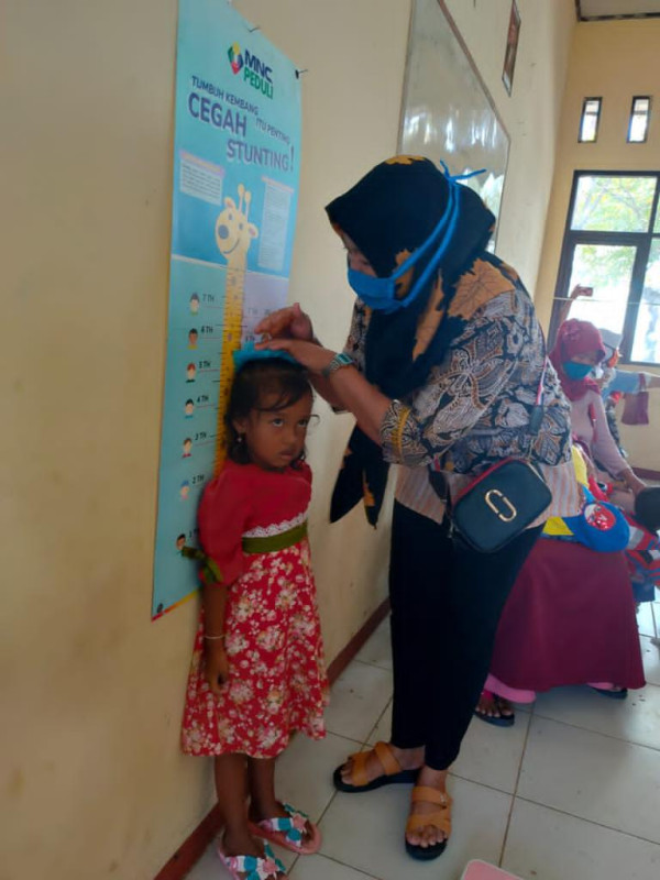 Hari Pelajar Sedunia, MNC Peduli dan Essilor Berikan Kacamata Gratis