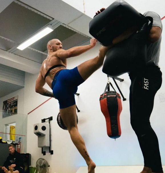 Obat Kuat Conor McGregor Bekam, Toh, Pantas Powernya Dahsyat!