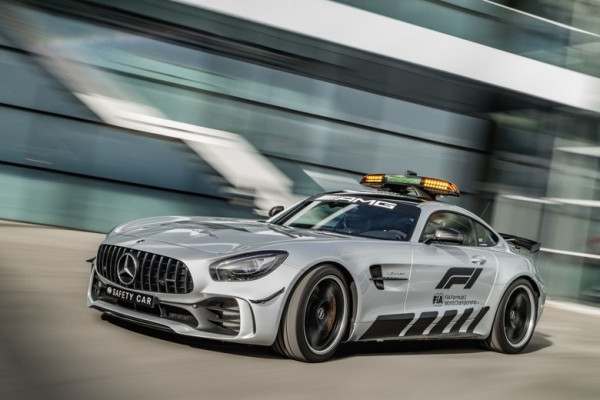 Tahun Depan Mobil James Bond Jadi Mobil Keselamatan Formula 1