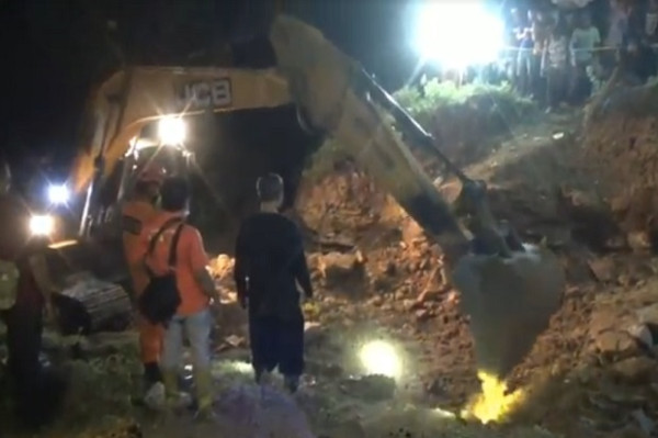 1 Penambang Batu Tewas Tertimbun Longsor, Evakuasi Berlangsung Dramatis