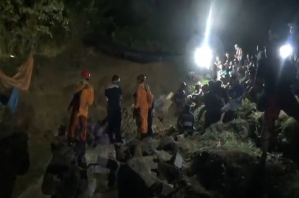 1 Penambang Batu Tewas Tertimbun Longsor, Evakuasi Berlangsung Dramatis
