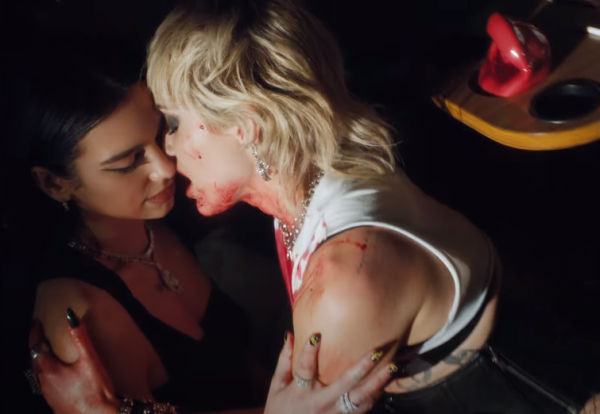 Miley Cyrus dan Dua Lipa Tampil Liar dalam Video Musik 'Prisoner'