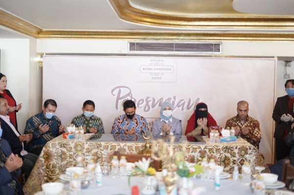 Buka Lapangan Kerja, Sandiaga Resmikan Restoran Pertama Indonesia di Mesir