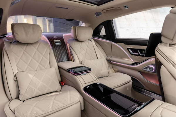 Ajaibnya Jadi Penumpang Baris Kedua di Mercedes-Maybach S-Class