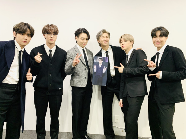 6 Momen Suga Tak Hadir saat Konferensi Pers 'BE' BTS, Tapi Namanya Disebut dan Fotonya Muncul