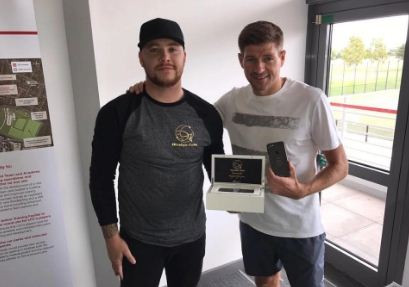 Ketika Messi, Conor McGregor Tergila-gila iPhone Emas 24 Karat