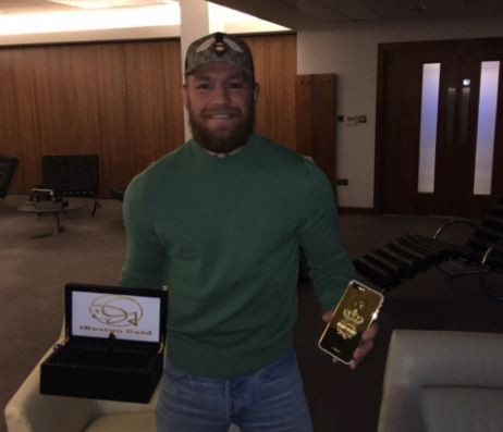 Ketika Messi, Conor McGregor Tergila-gila iPhone Emas 24 Karat
