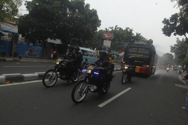 Polda Turunkan 3 Mobil Water Canon, Penyemprotan Petamburan Dikawal Ketat Brimob