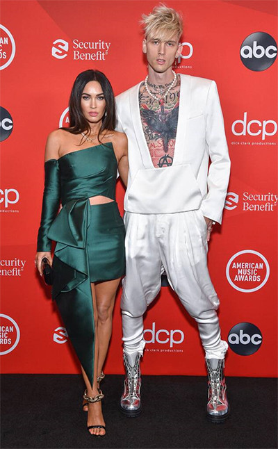 Dua Lipa hingga Jennifer Lopez, 7 Selebriti Ini Tampil Berkilauan di American Music Awards 2020