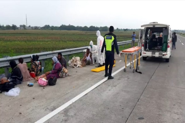 Mobil Rombongan Takziyah Pecah Ban di Tol Jombang, 1 Tewas dan 6 Orang Luka-luka