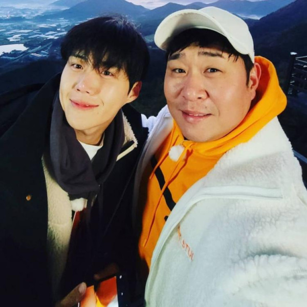 Kim Seon-ho Terpukau Lihat Matahari Terbit, Lagu 'Life Goes On' BTS Jadi Latar Musiknya