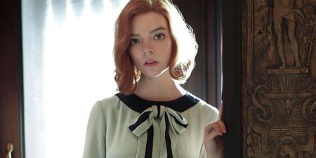 Makna Outfit Beth Harmon dalam Episode Akhir 'The Queen's Gambit'