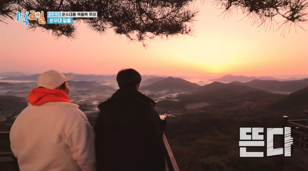 Kim Seon-ho Terpukau Lihat Matahari Terbit, Lagu 'Life Goes On' BTS Jadi Latar Musiknya