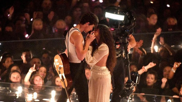Shawn Mendes Ungkap Detail Hubungannya dengan Camila Cabello dalam Film 'In Wonder'